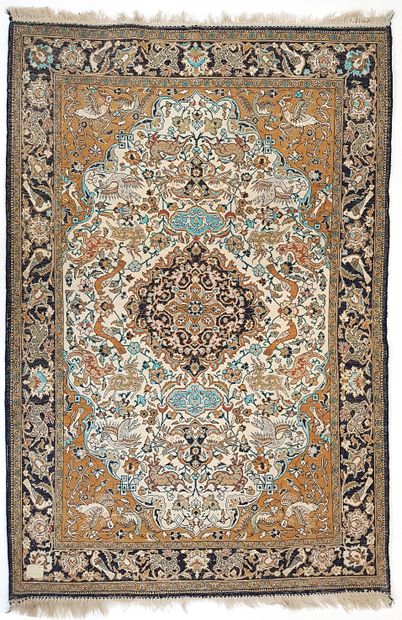null Fine Ghoum silk carpet (Iran), shah period, circa 1970

Size : 162 x 105 cm

Technical...