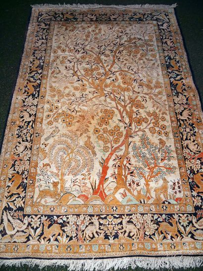 null Fine silk Ghoum - Iran

Shah's era, circa 1965

Size : 215 x 137 cm

Technical...