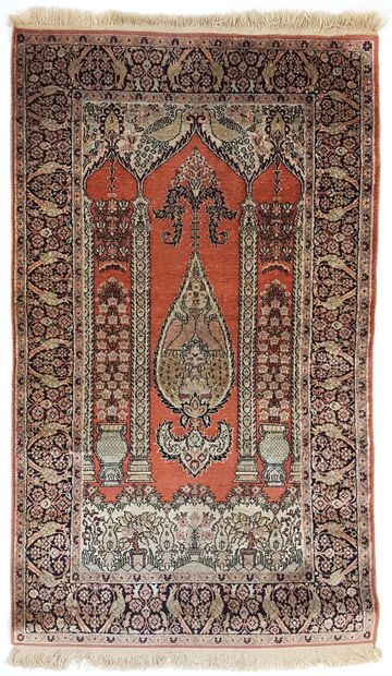 null Fine Kashmir silk carpet (India), circa 1975/80

Prayer rug

Size : 160 x 93...