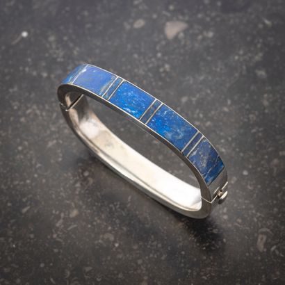 null Bracelet rigide ouvrant en argent 925 millièmes orné de plaque de lapis lazuli

Tour...