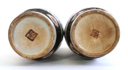 null CHINA, late 19th - early 20th century

Pair of Nanking stoneware vases decorated...