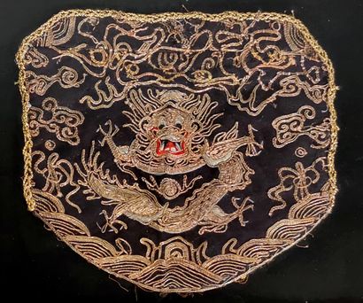 null CHINA, early 20th century

Embroidered textile featuring a dragon with four...