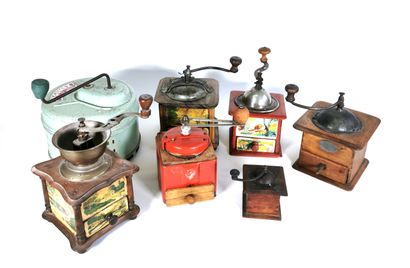 null Set of six coffee grinders in wood, metal and painted decoration for some

We...