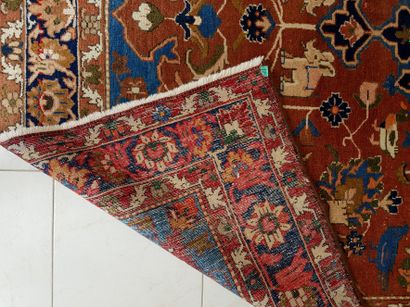 null Large and original Baktiar Semnan carpet (Iran) around 1975.

Technical characteristics:...