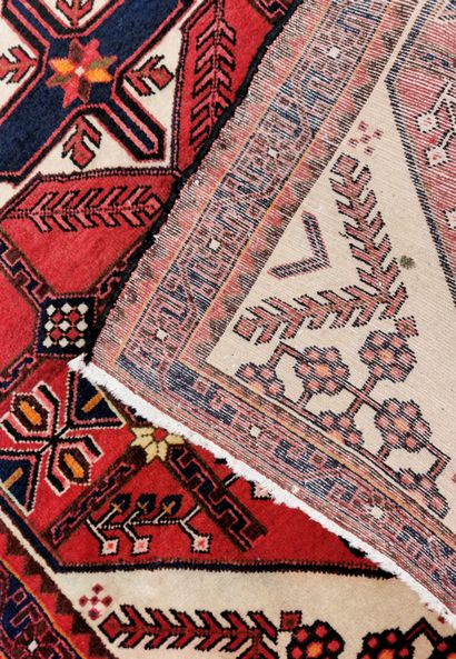 null Chirvan (Caucasus) wool carpet with geometric decoration

183 x 119 cm