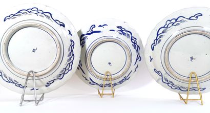 null JAPON, fin XIXe - début XXe siècle

Suite de trois plats en porcelaine à décor...