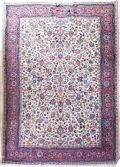 null Carpet Meched (Iran) around 1960/1970.

Technical characteristics: Velvet lambswool...