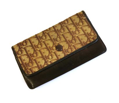 CHRISTIAN DIOR made in France

Small clutch...