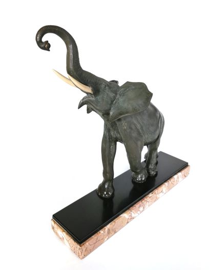null BOUSQUET (actif durant les années 1920-1930)

L'éléphant barrissant

Sculpture...