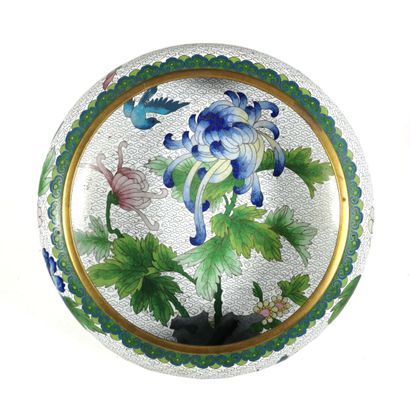 null CHINA,

Cup in cloisonné enamel with chrysanthemum decoration

With its wooden...