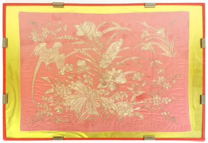 null CHINA, early 20th century

Embroidered textile decorated with parakeet and hummingbird...