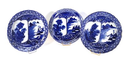 null JAPAN, late 19th - early 20th century

Set of three porcelain dishes decorated...
