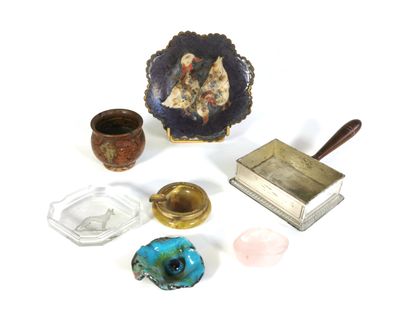 null Lot including three ashtrays, a small pot and a decorative ceramic element,...