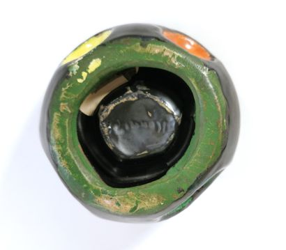 null RONEO

Signed ceramic pocket with colored half-spheres

Diam. 13 x H. 8,5 c...