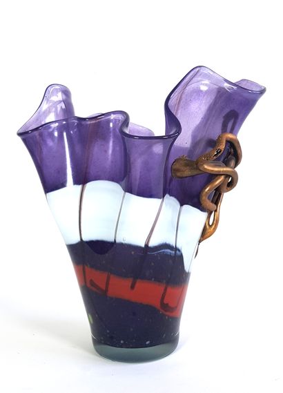 null MODERN WORK

Vase with corolla neck. 

Proof in blown glass with polychrome...