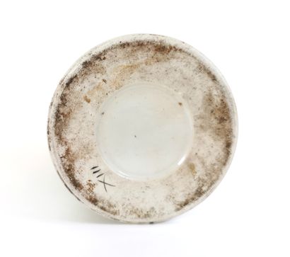 null ASIE DU SUD-EST

Vase rouleau en porcelaine à décor d'oiseau embranché

H. 28,5...
