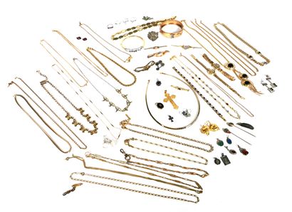 Set of costume jewelry including: ten chains,...