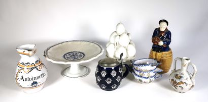 null Set of earthenware pieces including a display stand (Gien), a centerpiece with...