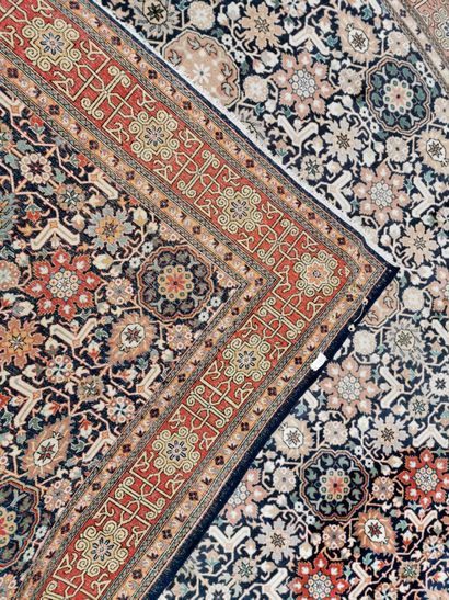 null Grand tapis Meched (Iran) à décor de millefiori

328 x 220 cm