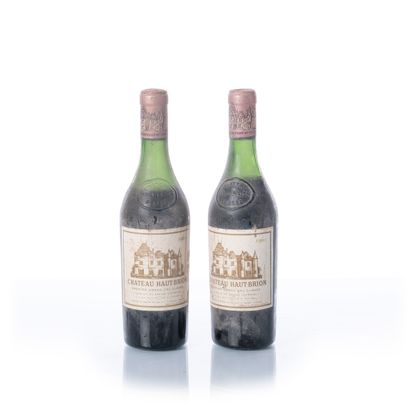 null 2 demi-bouteilles (37,5 cl.) CHÂTEAU HAUT-BRION

Année : 1961

Appellation :...