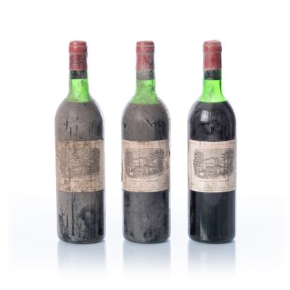 null 3 bouteilles CHÂTEAU LAFITE ROTSCHILD

Année : 1976

Appellation : GCC1 PAUILLAC...