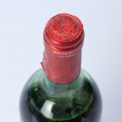 null 1 bouteille CHÂTEAU PETRUS

Année : 1978

Appellation : POMEROL

Remarques :...