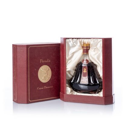 null 1 bottle HENNESSY Paradis COGNAC in its box

Remarks : (3.6 cm; beautiful; box...