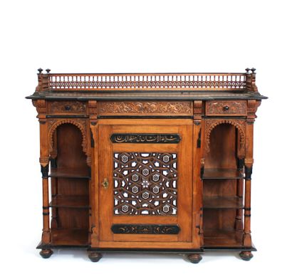 null Syrian furniture, late 19th - early 20th century

Credenza in carved cedar and...