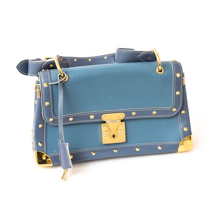 null LOUIS VUITTON

Bag "'L'Aimable" in blue suhali leather, golden brass trimmings,...