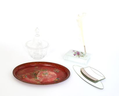 null Set of trinkets including a decorative porcelain penholder, a mirror-work boater,...