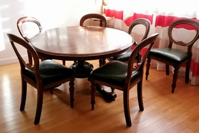 null Six English chairs in molded mahogany with openwork back, leatherette upholstery

H....