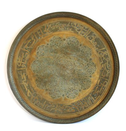 null North Africa - Maghreb

Large chased copper tray decorated with rosette and...
