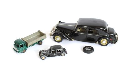 null DINKY TOYS

A Simca Cargo dump truck and a Citroën Traction 11BL

A Citroën...