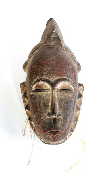 null Baule mask - Ivory Coast 

Decorative mask of style, for use in colonial circles...