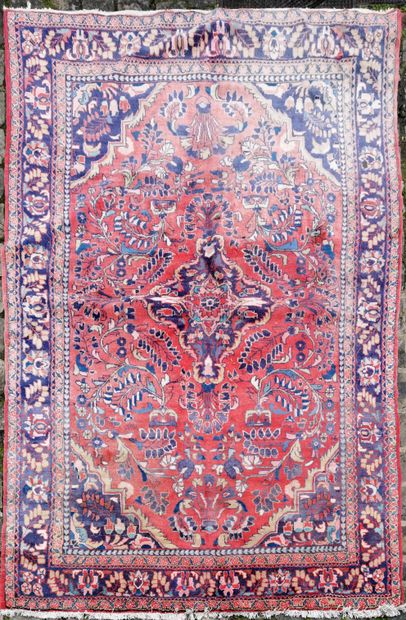 null Large Hamdan carpet (Iran) in wool decorated with foliage and flowers on a red...