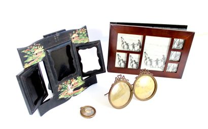 null Set of photo holders including a medallion, one with knots decoration and one...