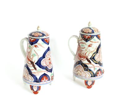 null JAPAN, 19th century

Curious pair of porcelain pourers decorated with wading...