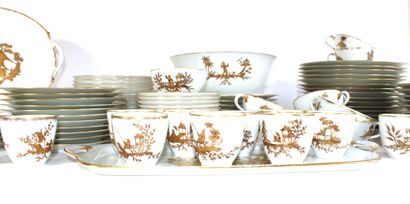 null VIGNAUD Limoges for ROUARD

Porcelain service with gold changing decoration...
