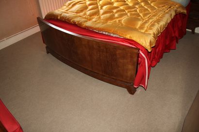 null Chambre à coucher Art Déco comprenant un lit avec chevet à tablettes éclairantes,...