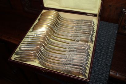 null Set of silver or stainless steel cutlery in nine boxes and loose