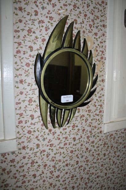 null Miroir de toilette à cadre en métal en forme de feuilles, années 50