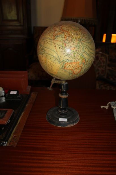 null Globe terrestre de la Maison FOREST à Paris, vers 1900

H. 46 cm