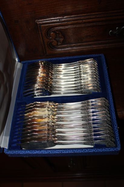 null Set of silver or stainless steel cutlery in nine boxes and loose