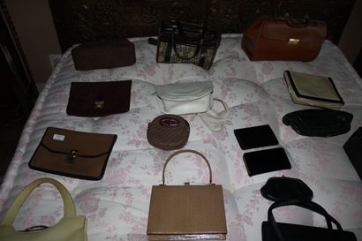 null Set of handbags and wallets, some of them signed CÉLINE

About twenty-four ...