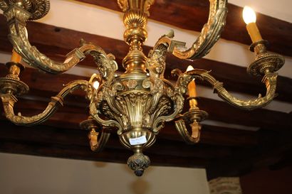 null Bronze chandelier with six lights decorated with espagnolettes, gadroons and...