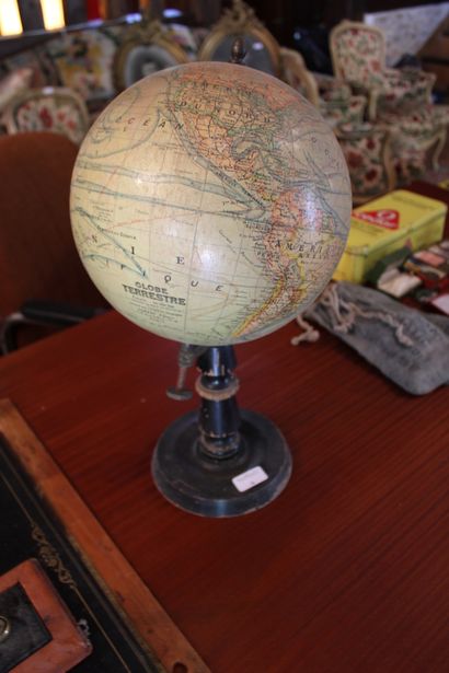 null Globe terrestre de la Maison FOREST à Paris, vers 1900

H. 46 cm