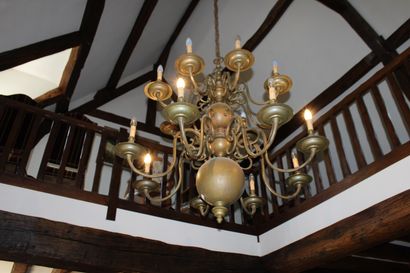 null Dutch chandelier with sixteen lights on two rows

H. about 130 cm