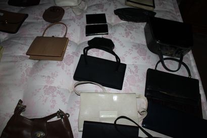 null Set of handbags and wallets, some of them signed CÉLINE

About twenty-four ...