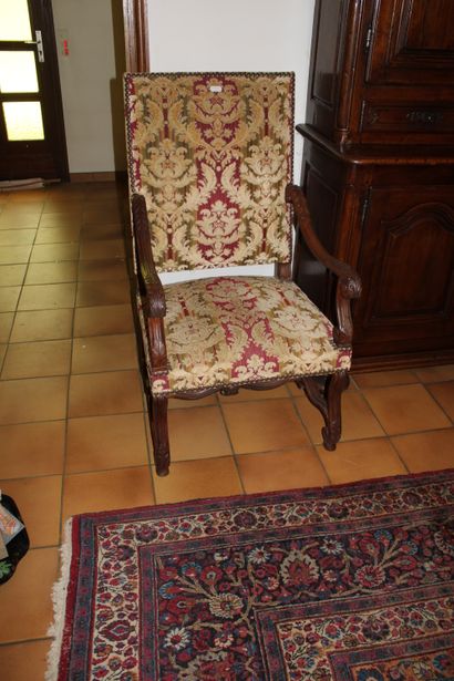 null Paire de fauteuils de style Louis XIV et un tabouret en bois tourné