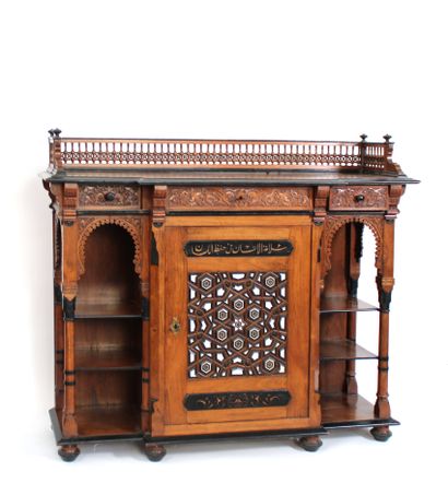 null Syrian furniture, late 19th - early 20th century

Credenza in carved cedar and...